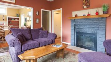 House, 3 Bedrooms | Living area | TV