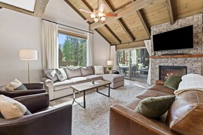 Oleskelualue | Takka, DVD-soitin