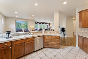 House, 4 Bedrooms | Interior