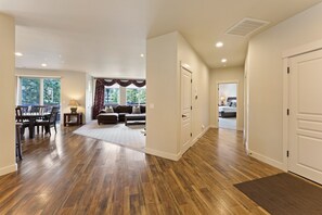 House, 4 Bedrooms | Interior