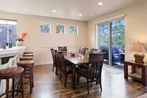 House, 4 Bedrooms | Dining