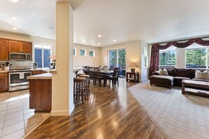 Maison, 4 chambres | Intérieur