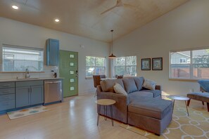 House, 1 Bedroom | Living area - Brand New Modern Mod Pod Home With Private Yard by Redawning (Bend)