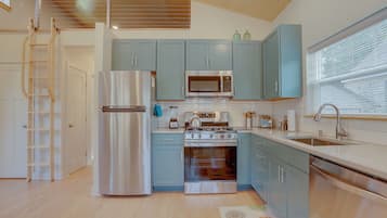 獨棟房屋, 1 間臥室 | 私人廚房 | 電冰箱、微波爐、烤箱、爐台