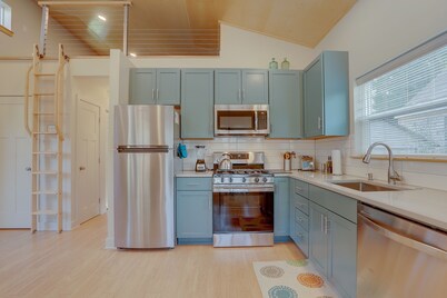 全新現代模組化住宅附私人庭院 by RedAwning