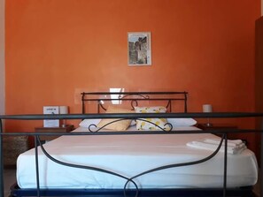 Comfort-Doppelzimmer, Terrasse, Turm | Individuell dekoriert, individuell eingerichtet, Schreibtisch