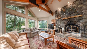 House, 4 Bedrooms | Living area | Flat-screen TV