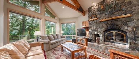 Maison, 4 chambres | Coin séjour | Télévision à écran plat