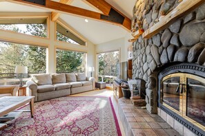 House, 4 Bedrooms | Living area | Flat-screen TV - 3 Mulligan Home features Hot Tub on Private Deck and Wood-Burning Fireplace by RedAwning (Bend)