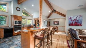 Maison, 4 chambres | Intérieur