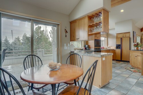 3 Mulligan Home features Hot Tub on Private Deck and Wood-Burning Fireplace by RedAwning