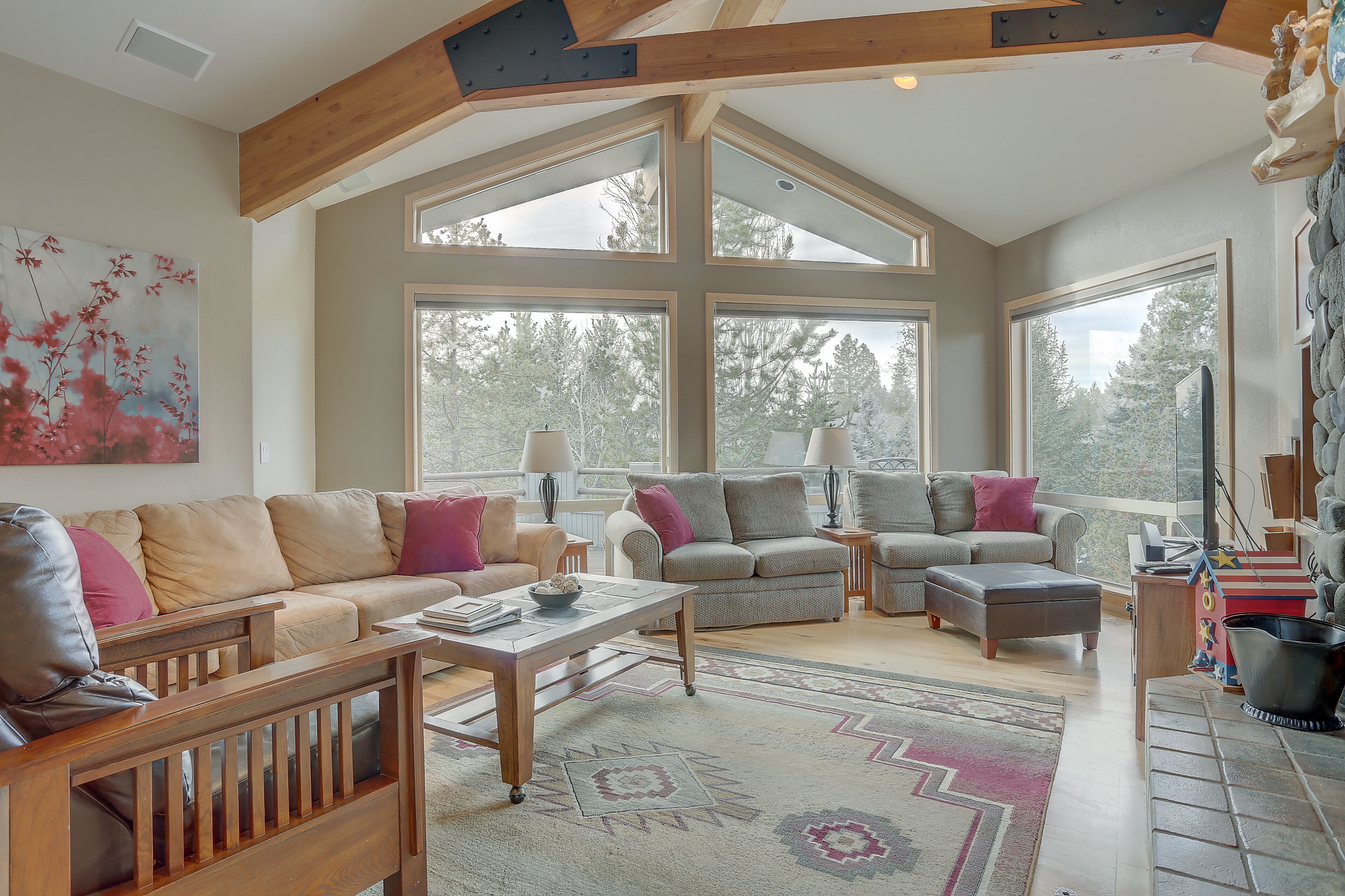 House, 4 Bedrooms | Living area | Flat-screen TV