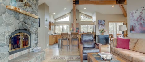 House, 4 Bedrooms | Living area | Flat-screen TV