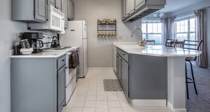 Alley's 22 Condo with Direct Deck Access by RedAwning