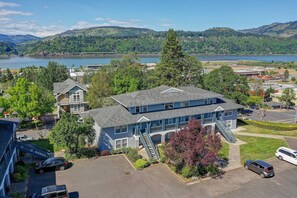 Condo, 1 Bedroom | Exterior - Alley's 22 Condo with Direct Deck Access by RedAwning (Hood River)