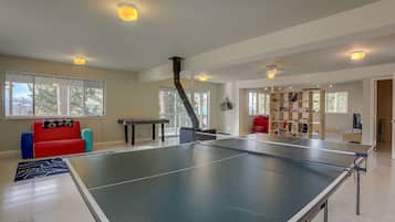 House, 4 Bedrooms | Games room