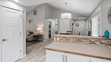 House, 2 Bedrooms | Interior