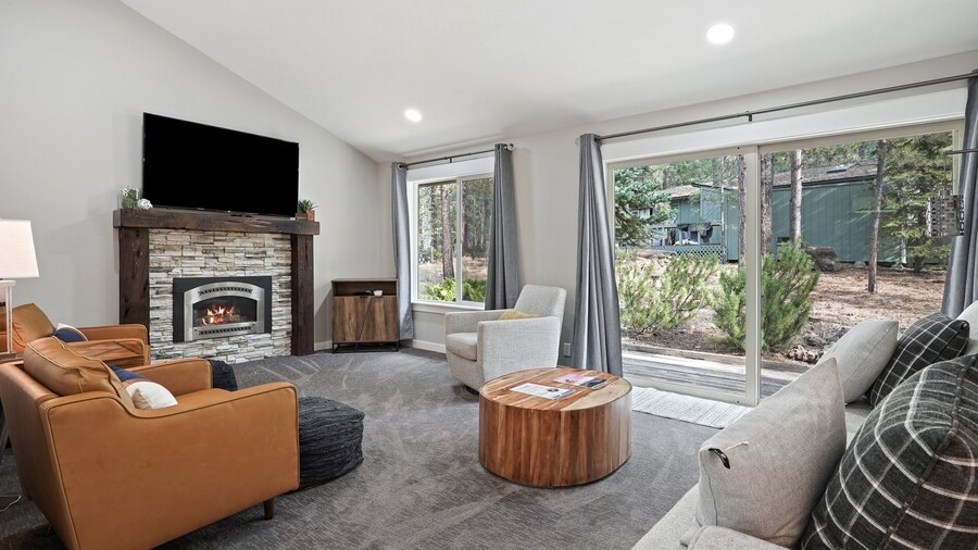 2 Killdeer Home features Private Hot Tub and Bikes to Explore Sunriver by RedAwning