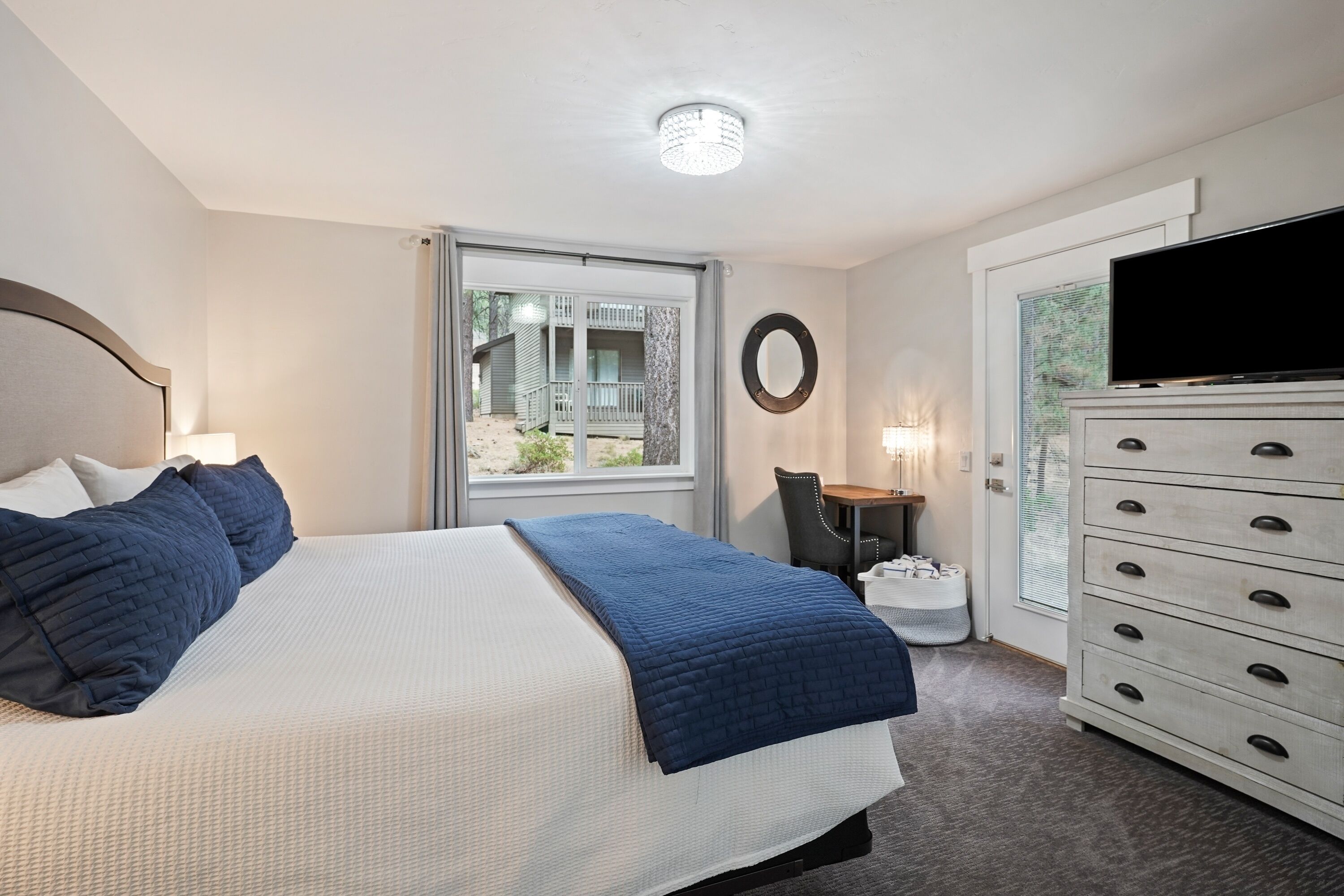 2 bedrooms, iron/ironing board, travel cot, free WiFi