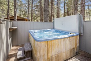 House, 2 Bedrooms | Outdoor spa tub