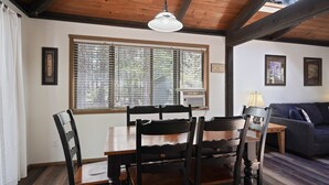 House, 2 Bedrooms | Dining - 3 Killdeer Lane Pet Friendly Home 3 Minutes Walk from SHARC by RedAwning (Bend)