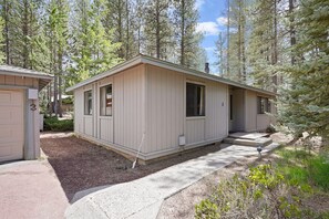 House, 2 Bedrooms | Exterior