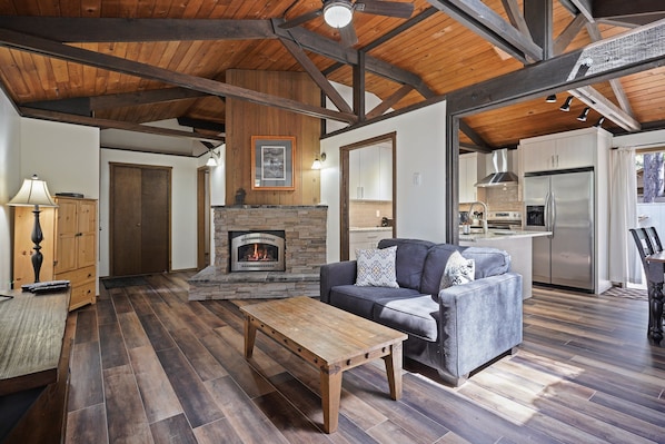 House, 2 Bedrooms | Living area