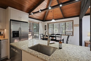 House, 2 Bedrooms | Private kitchen