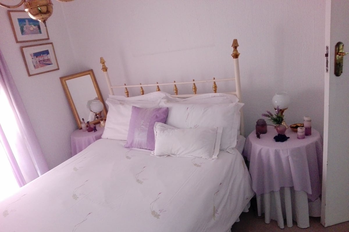 Double Room, Private Bathroom | Meja sambut tetamu