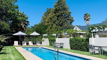 2 Außenpools, Liegestühle