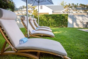 2 outdoor pools, pool loungers - Monte Vista Boutique Hotel (Montagu)