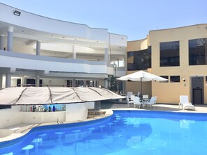 Outdoor pool - Embassy Beach Hotel (Pisco)
