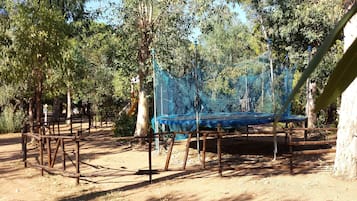 Área de juegos infantiles al aire libre