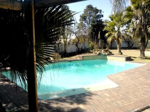 Outdoor pool - Fourways Boarding Lodge (Sandton)
