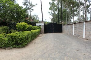 Property entrance - Zaburi Place (Nairobi)
