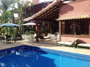 Indoor pool, open 10 AM to 8 PM, sun loungers - Pousada Mar a Mar (Búzios)