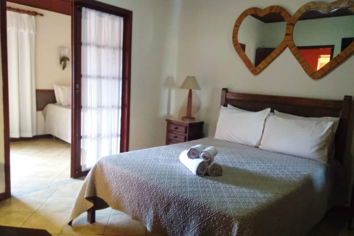 Deluxe Triple Room | Bathroom | Shower, towels