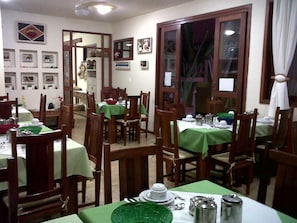 Desayuno buffet incluido todos los días 