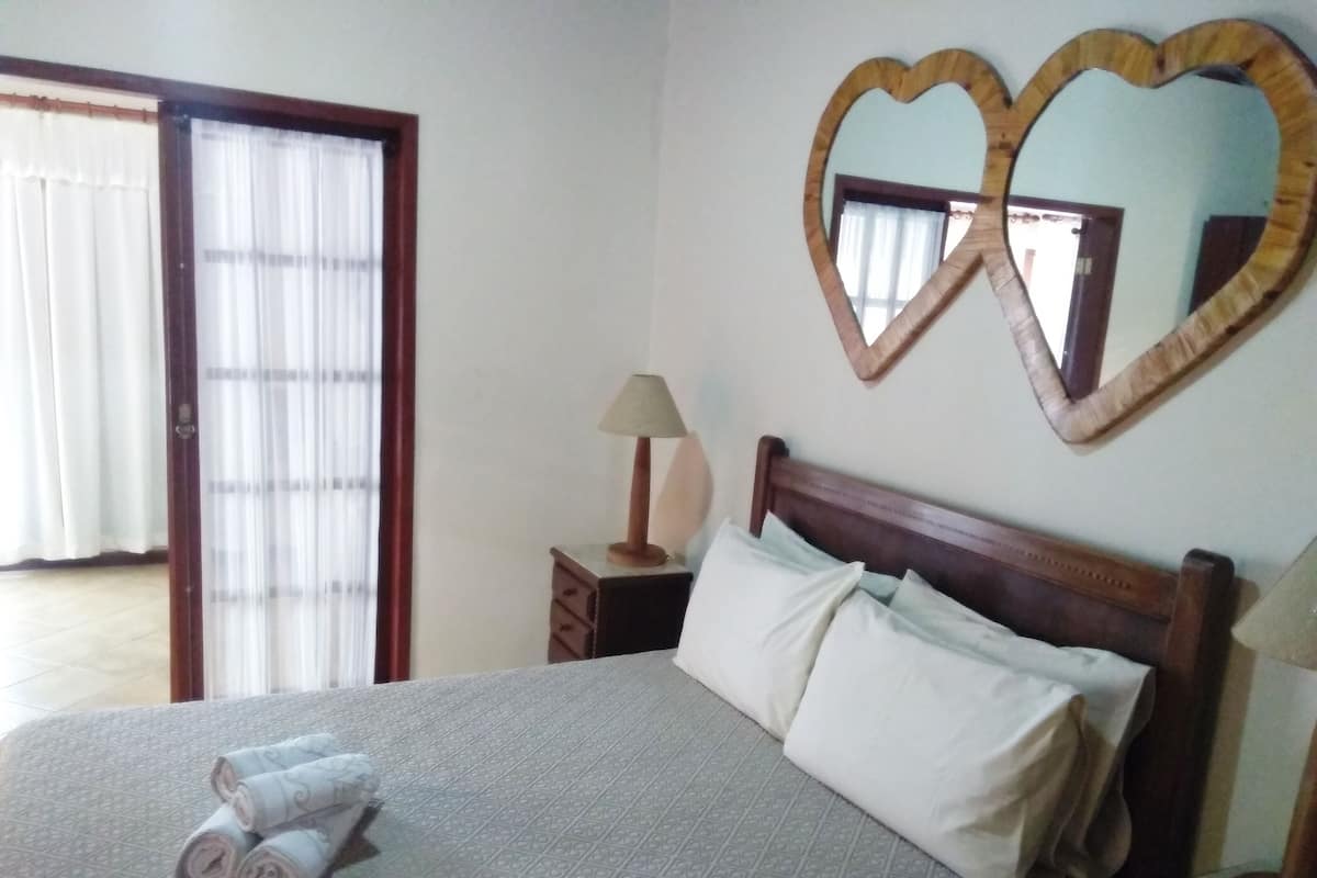 Deluxe Triple Room | Minibar, desk, blackout drapes, free WiFi