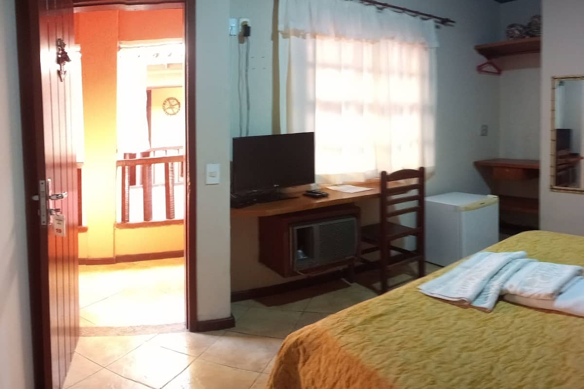 Standard Twin Room | Minibar, desk, blackout drapes, free WiFi