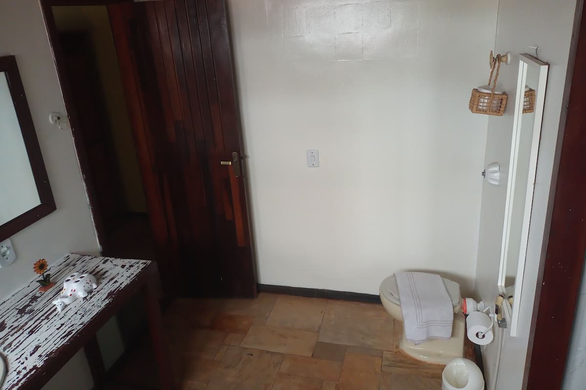 Superior Twin Room | Bathroom | Shower, towels