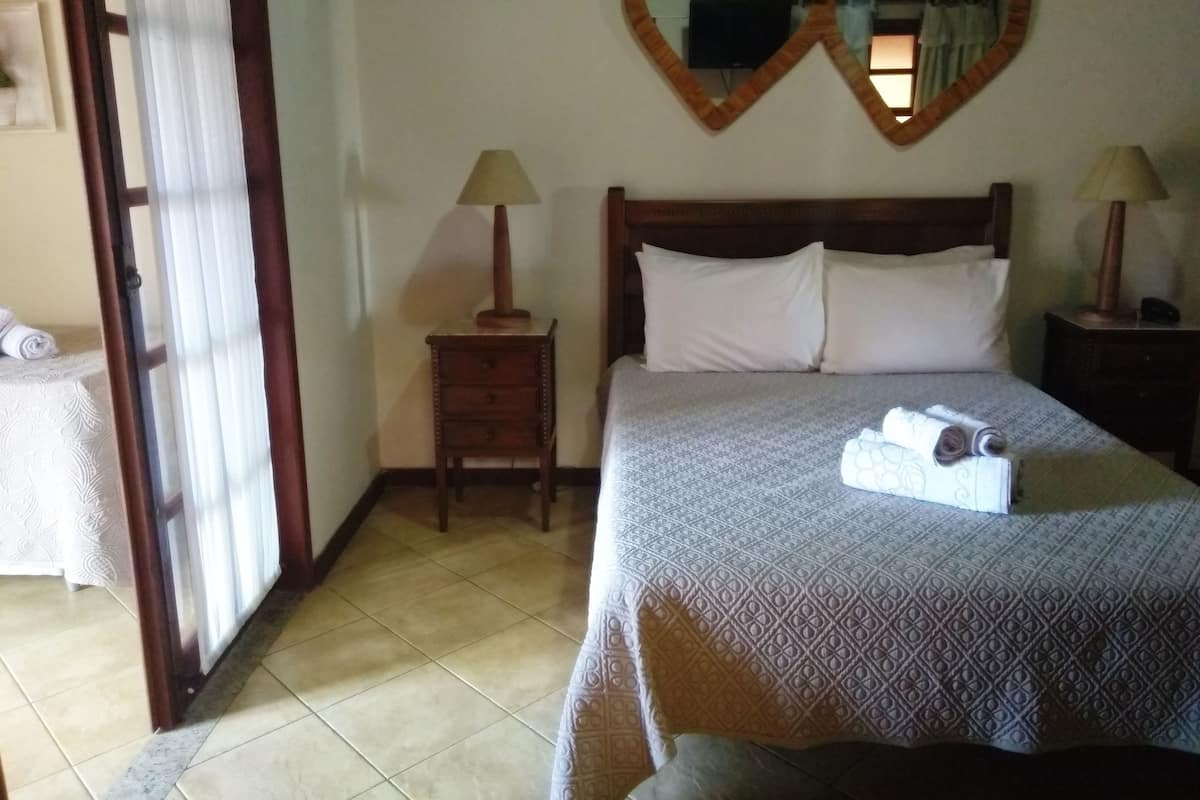 Deluxe Triple Room | Minibar, desk, blackout drapes, free WiFi