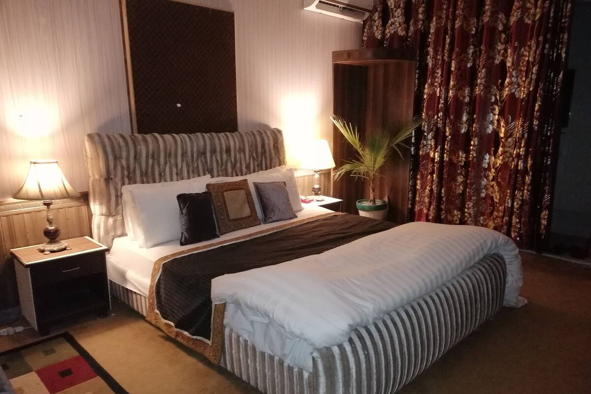 Chambre Double Deluxe, 1 très grand lit, accessible aux personnes à mobilité réduite, non-fumeur