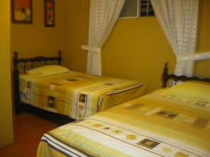 Free WiFi, bed sheets - Posada Gino (Pisco)