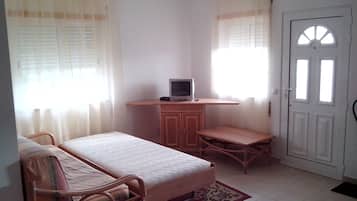 1 bedroom, iron/ironing board, free WiFi, bed sheets