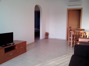 Apartment, 2 Bedrooms | Dining - Deluxe Apartment with 2 Rooms H - 2 Br apts (Albufeira)