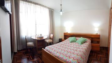 Tweepersoonskamer, 1 tweepersoonsbed, privébadkamer | Een strijkplank/strijkijzer, gratis wifi, beddengoed