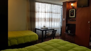 Family Triple Room, Private Bathroom | Seterika/papan seterika, Wi-fi percuma, cadar katil