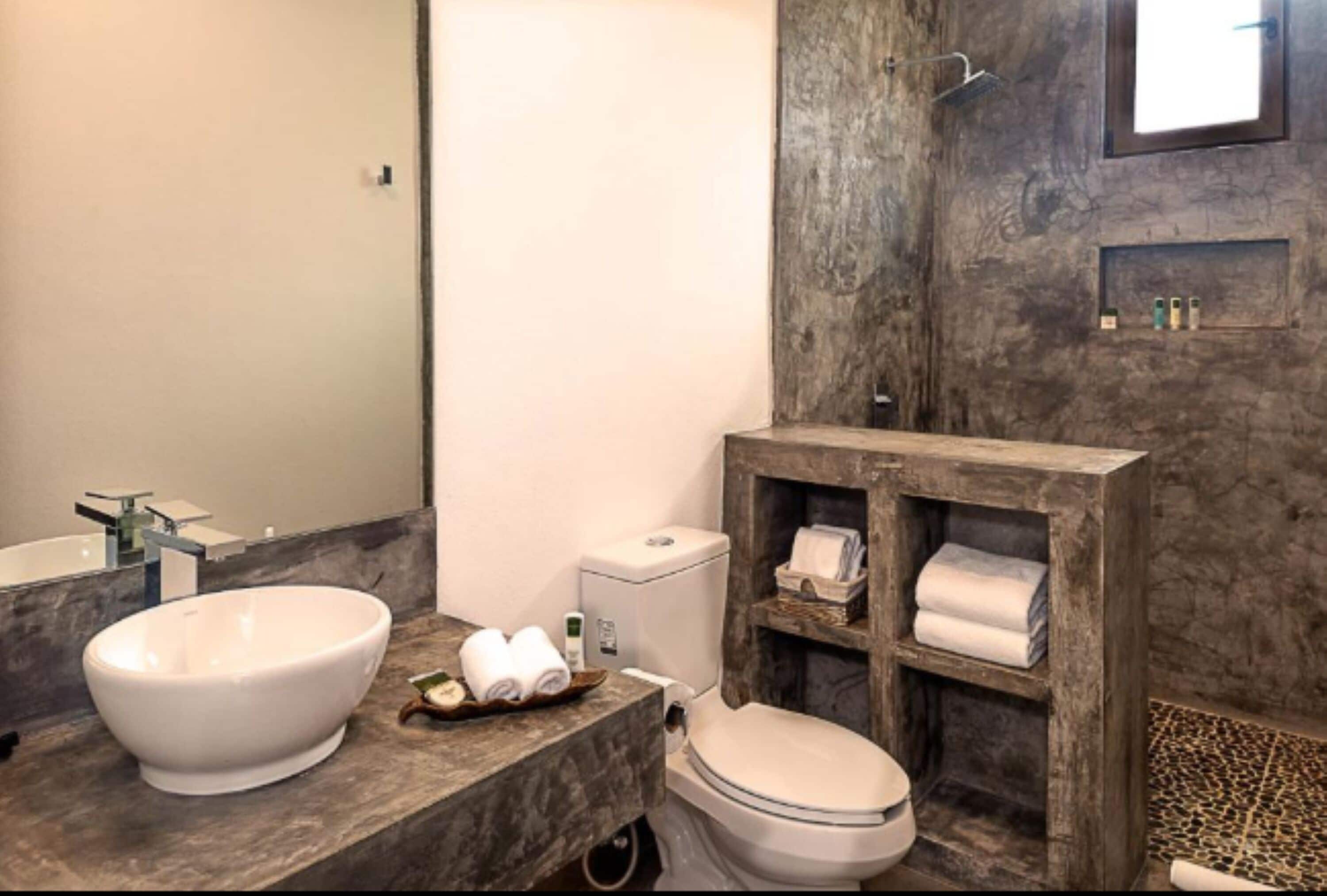 royal suite, multiple beds, non smoking | bathroom | shower, rainfall showerhead, free toiletries, towels