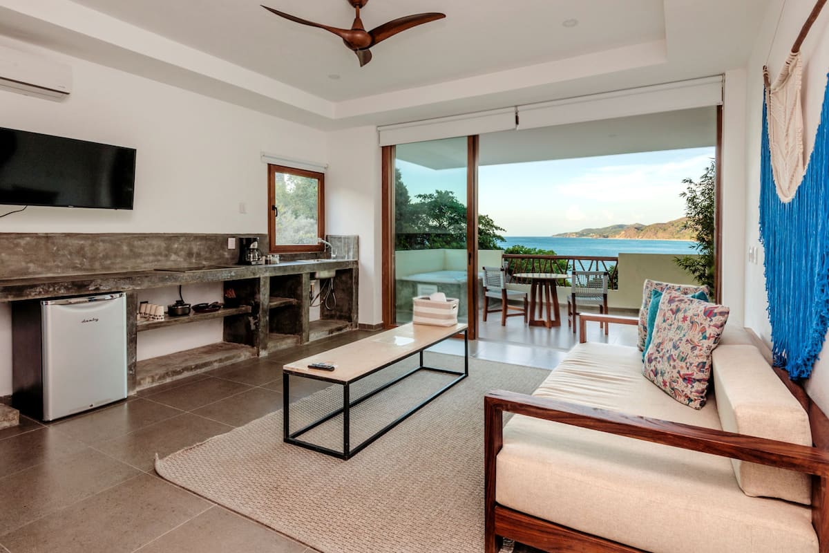 Executive Suite, Multiple Beds, Non Smoking | Private kitchen
